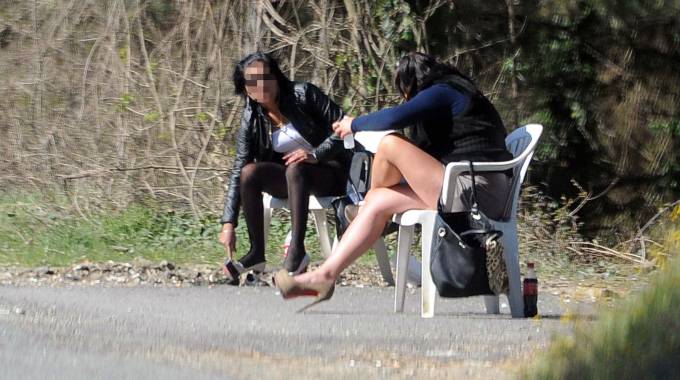 come massaggiare una donna lucciole di strada come massaggiare una donna lucciole di strada