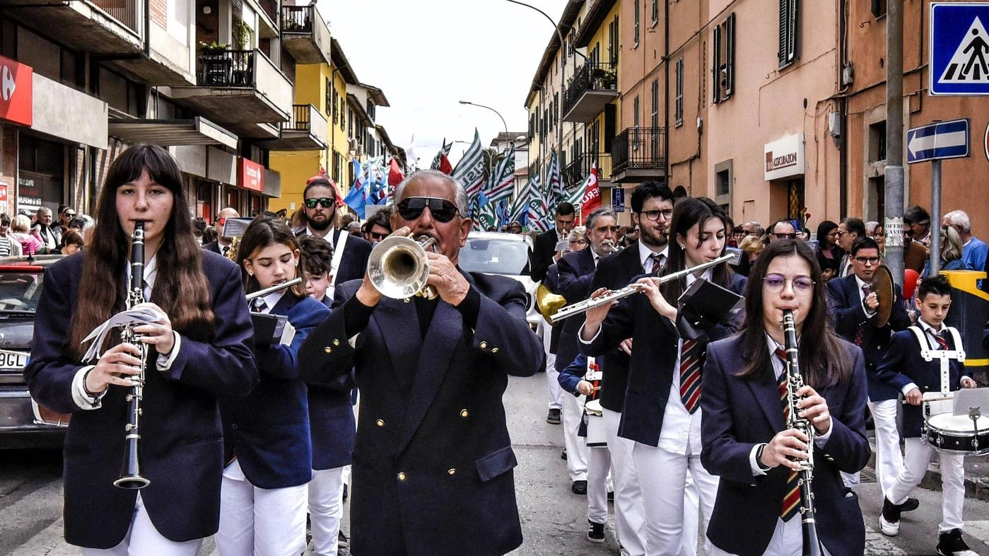 La Banda suona da 40 anni E maestro Cerrini è il capo La Banda suona da 40 anni E maestro Cerrini è il capo