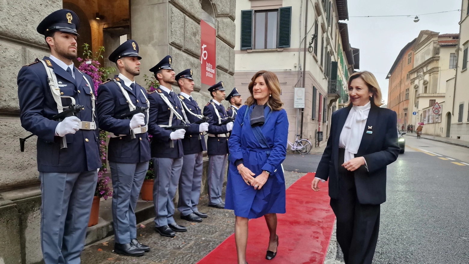 Tanti auguri Polizia La festa per i 171 anni E un bilancio roseo Reati in costante calo Tanti auguri Polizia La festa per i 171 anni E un bilancio roseo Reati in costante calo
