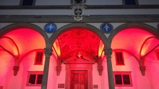 Firenze illuminata di rosso 
