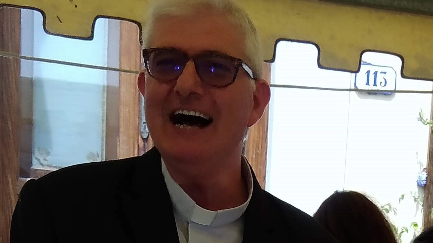Don Luca Volpi, parroco di Seravezza