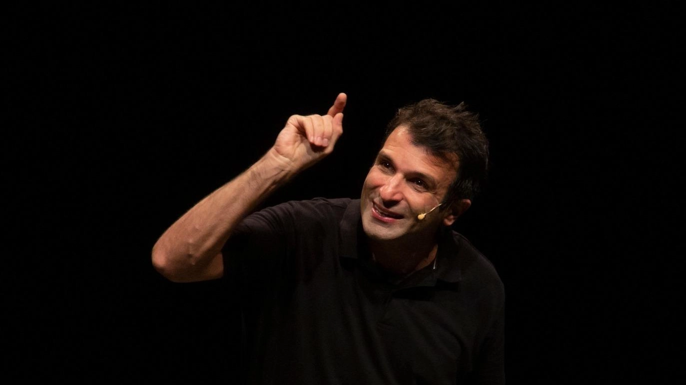 Teatro e sociale. Uno spettacolo su Don Milani Teatro e sociale. Uno spettacolo su Don Milani