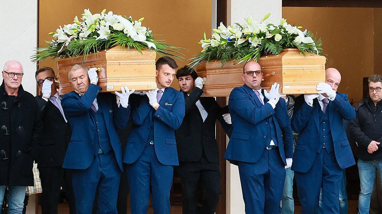 L’addio a Teresa e Antonino. Forti e uniti anche nella morte L’addio a Teresa e Antonino. Forti e uniti anche nella morte