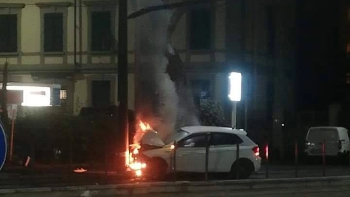 Incidente in piazza Muratori (foto Facebook 'Osservatorio lavori Tramvia Firenze')