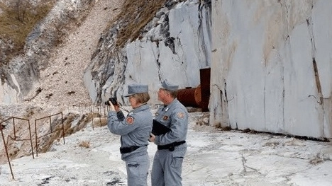  L’attività di controllo nelle cave è stata portata avanti dai carabinieri forestali e dai tecnici dell’Arpat, anche con i droni