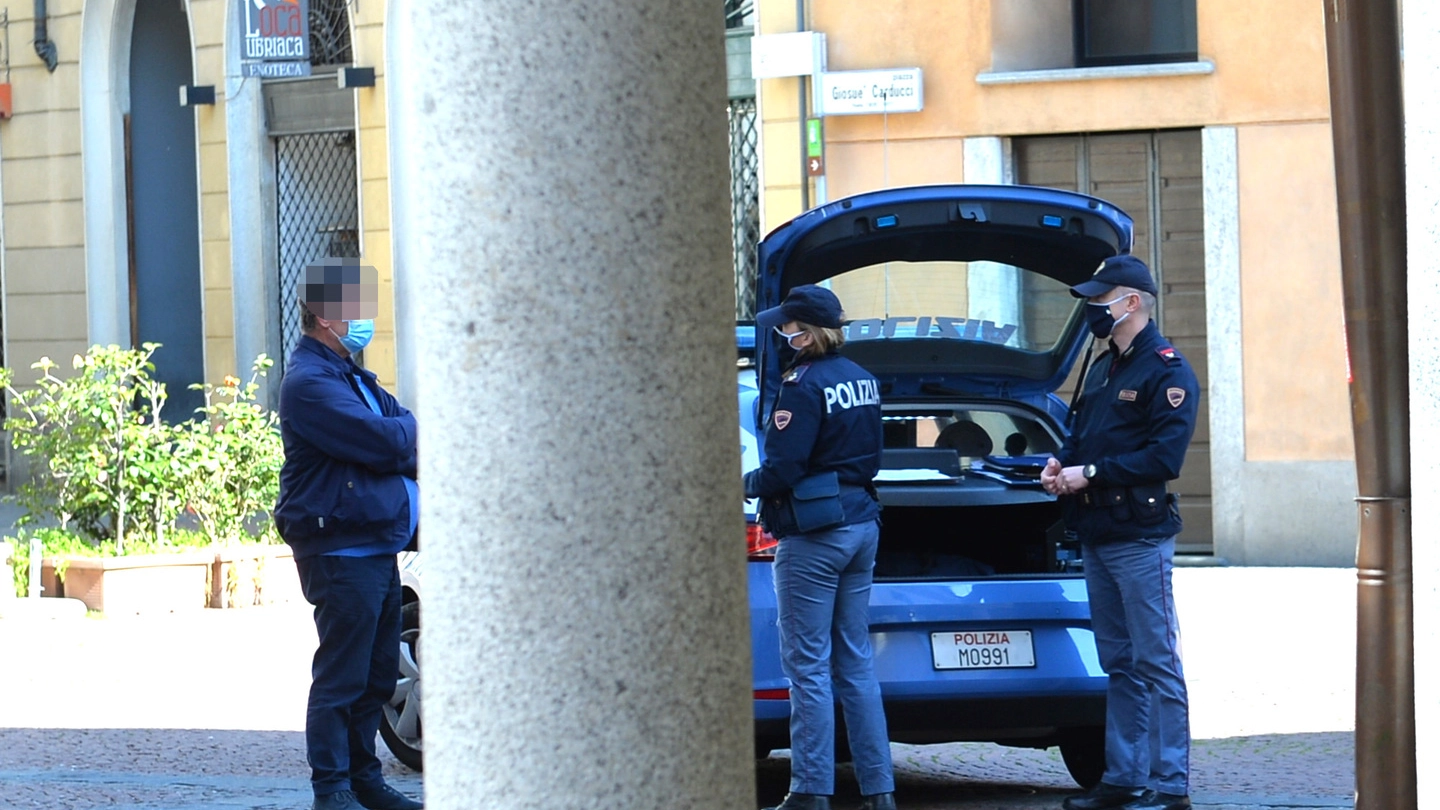 Sul luogo della tragedia a Firenze una Volante della polizia