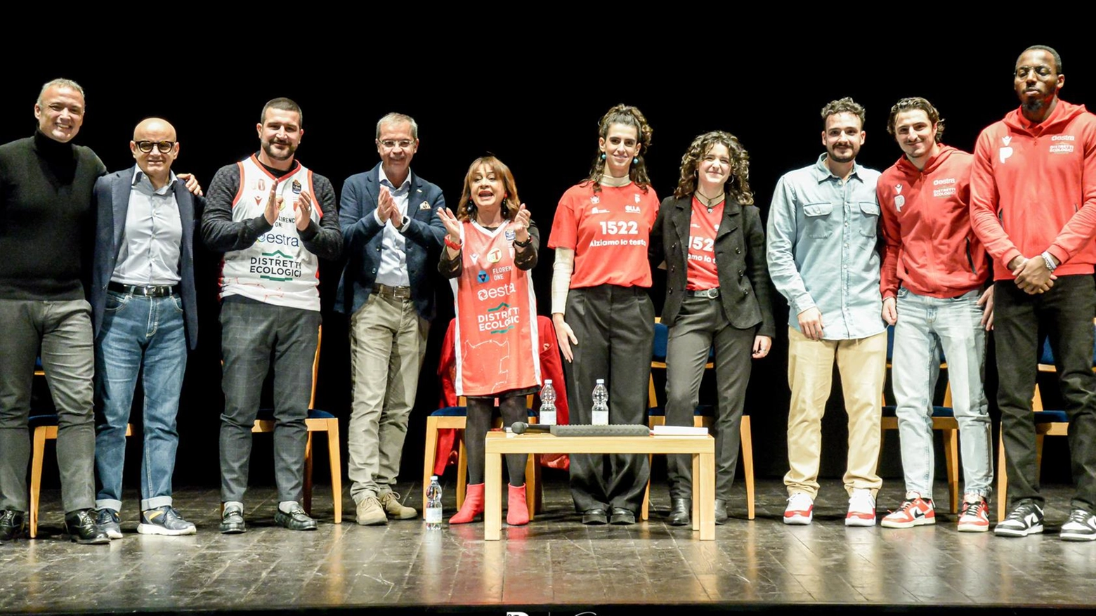 Adesso "Alziamo la testa". Pienone di studenti al Bolognini contro la violenza sulle donne Adesso "Alziamo la testa". Pienone di studenti al Bolognini contro la violenza sulle donne