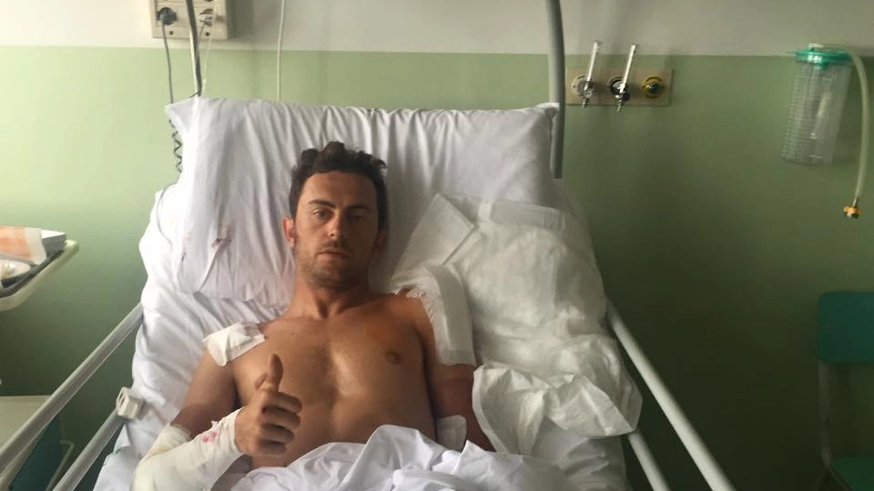 Daniele Colli in ospedale dopo l'intervento (foto Facebook)