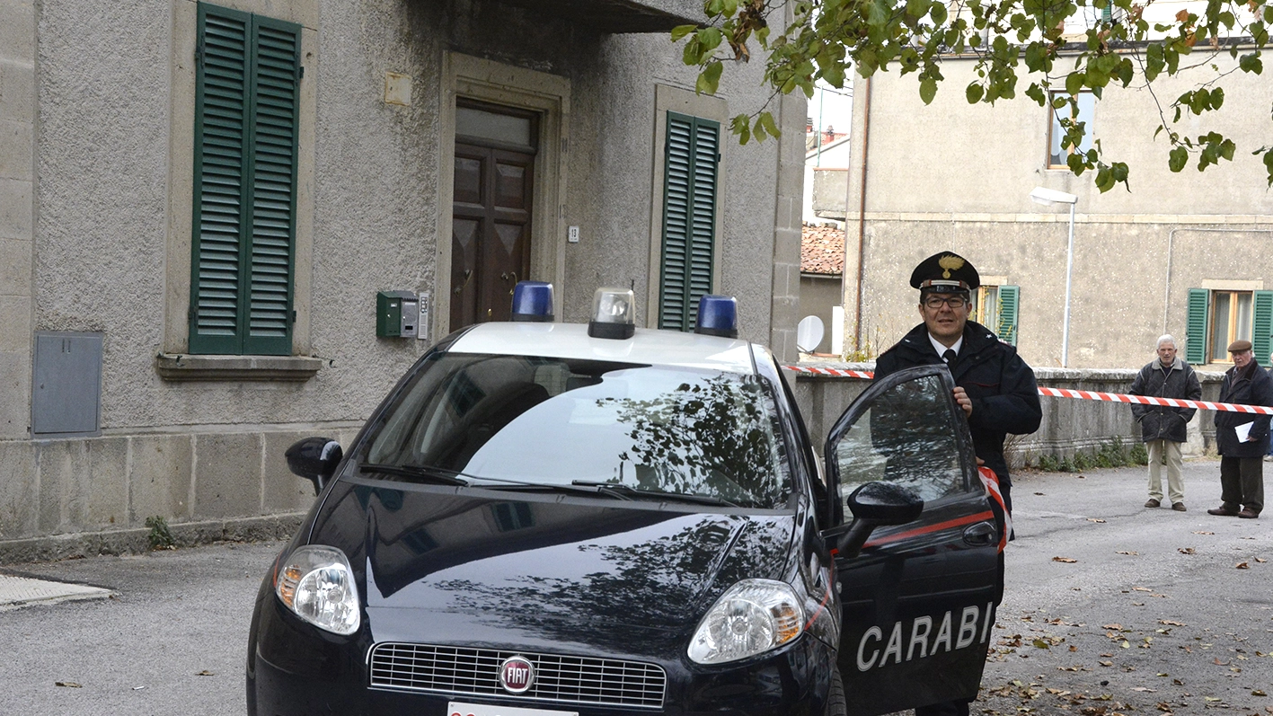 I carabinieri sul luogo del delitto (foto Aprili)
