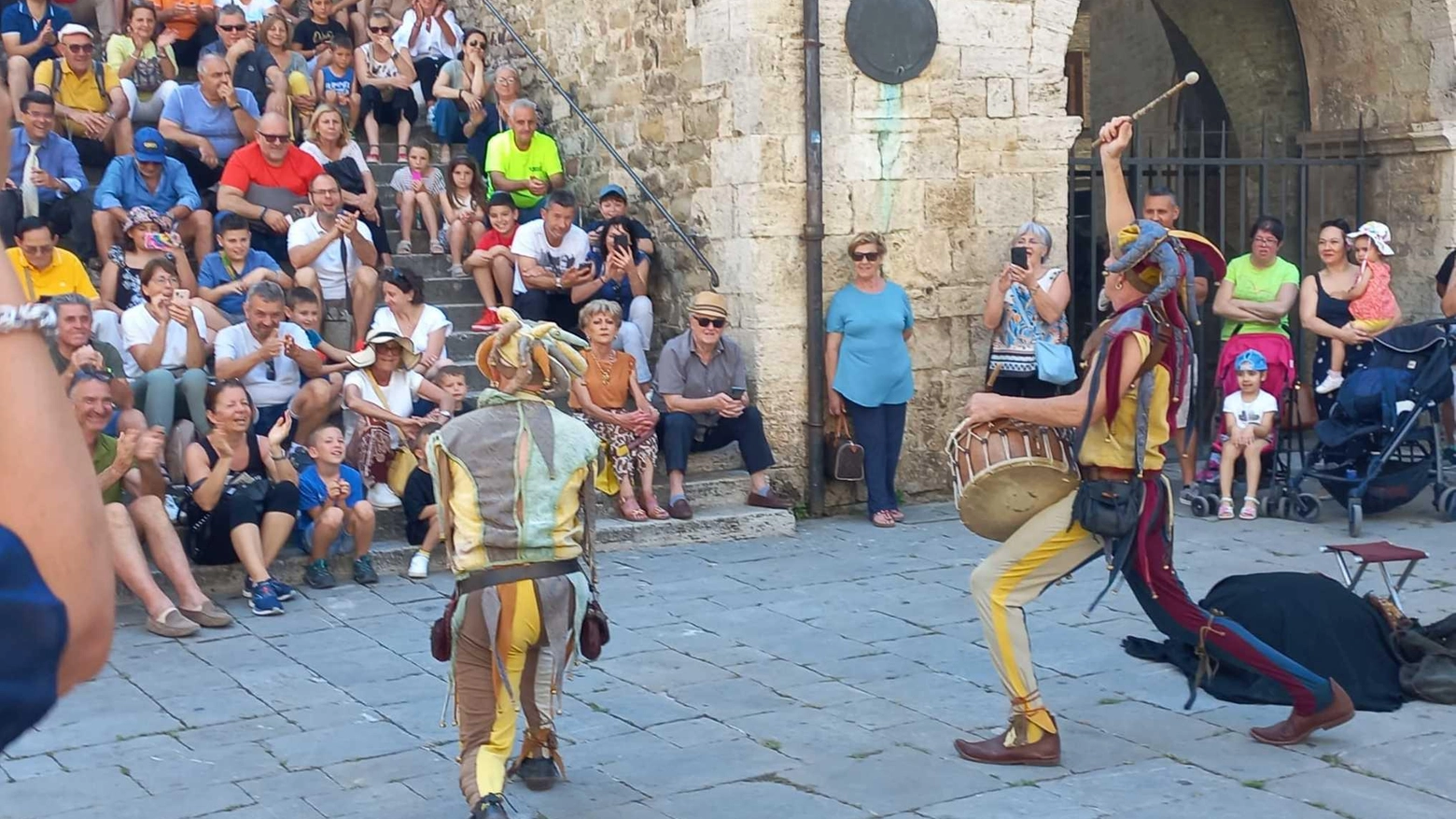 Pienone alle Gaite  Gran finale del ’Mercato’  Il fascino del Medioevo  ha incantato i turisti