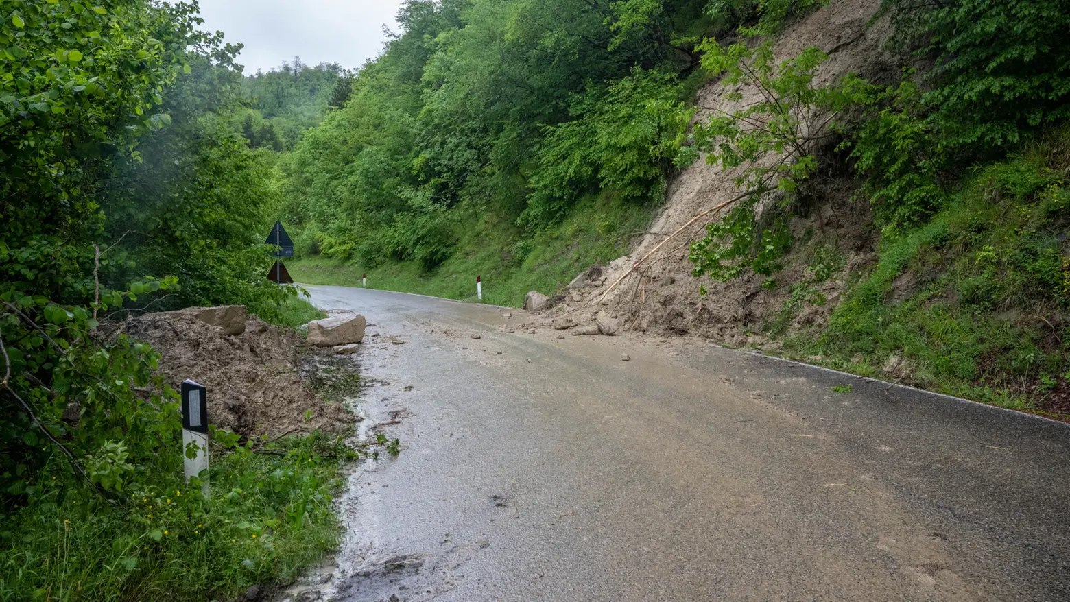 Una frana (foto di repertorio Germogli) Una frana (foto di repertorio Germogli)