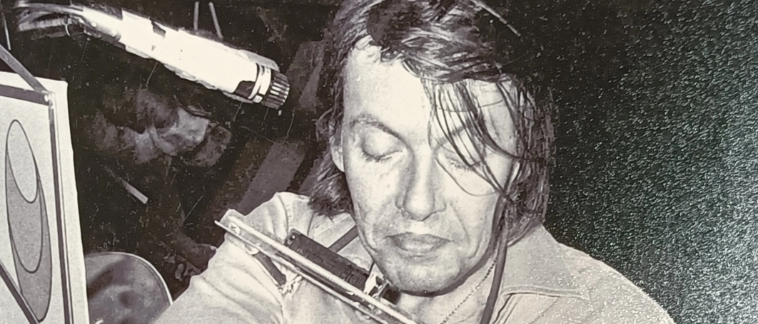 25 anni senza De André. I brividi del primo live alla Bussola di Focette: Mina lo convinse a cantare