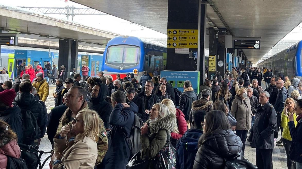 Linea ferroviaria chiusa per lavori. Nuovo stop nel fine settimana Linea ferroviaria chiusa per lavori. Nuovo stop nel fine settimana