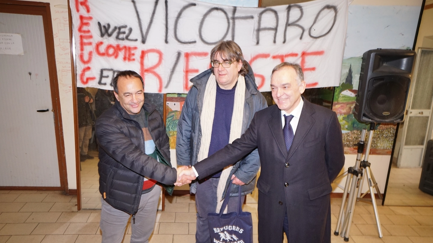 Mimmo Lucano, Don Biancalani e Enrico Rossi (foto Acerboni/FotoCastellani)