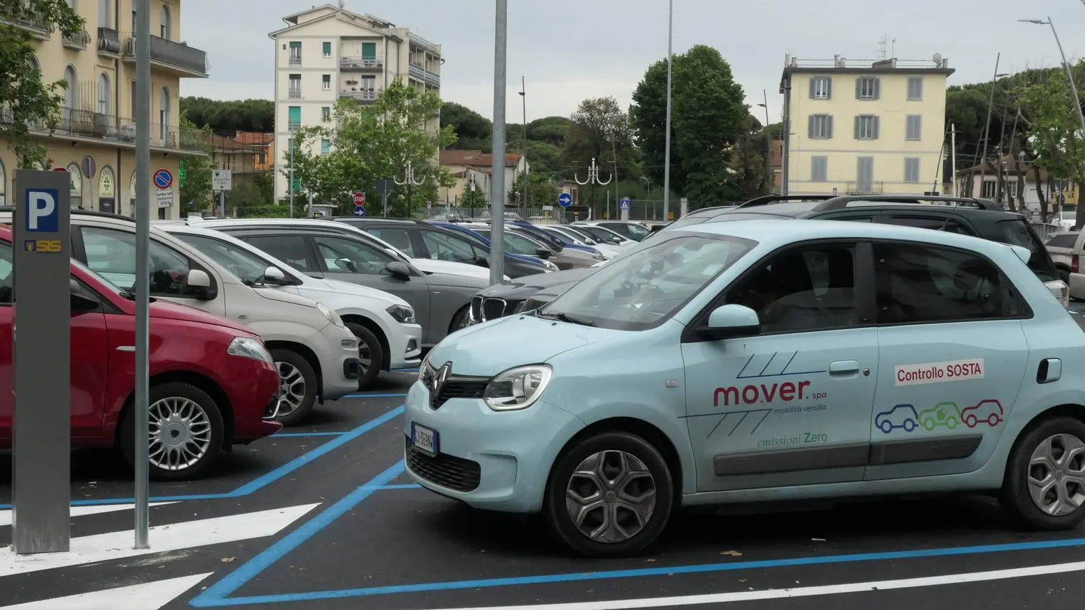 Parcheggi in piazza Nieri e Paolini Cinque stalli per le auto elettriche Controllo informatizzato della sosta Parcheggi in piazza Nieri e Paolini Cinque stalli per le auto elettriche Controllo informatizzato della sosta