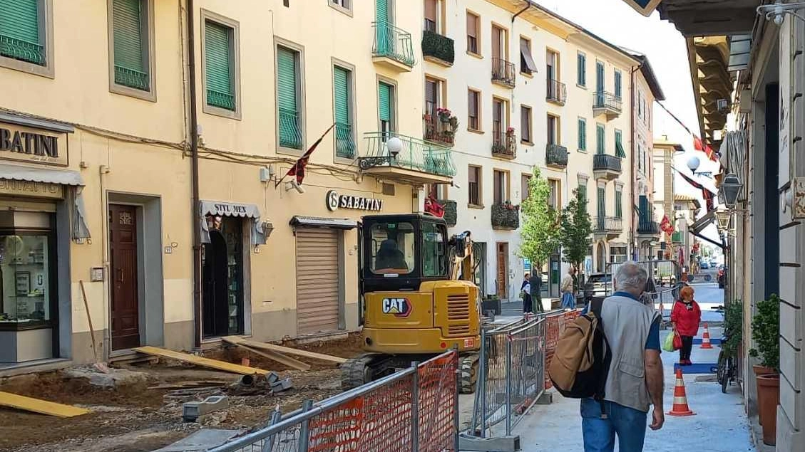 Lavori all’antica fontana Cantiere in piazza dei frati Fra tradizione e futuro Lavori all’antica fontana Cantiere in piazza dei frati Fra tradizione e futuro