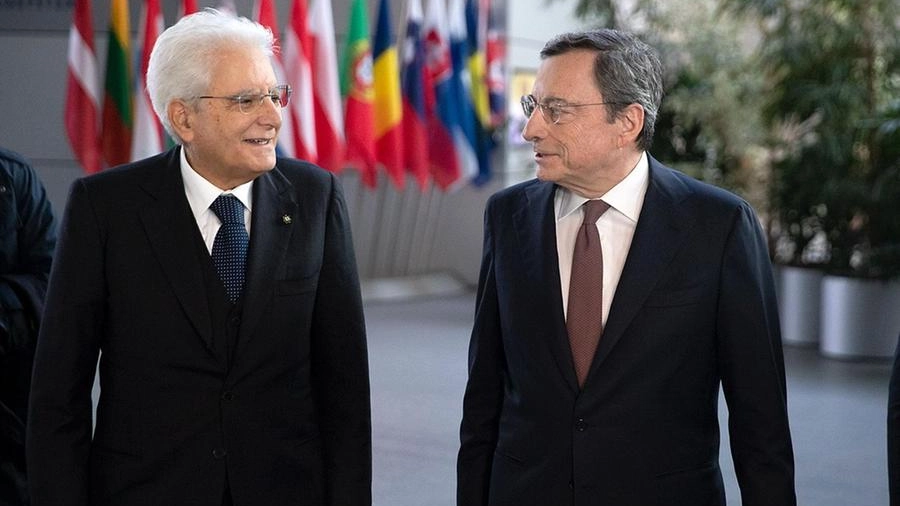 Il presidente Sergio Mattarella con Mario Draghi (Imagoeconomica)