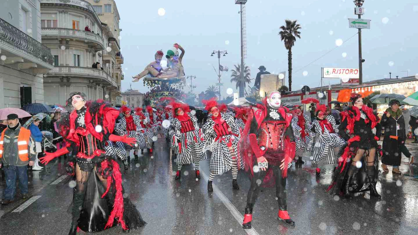 Viareggio, l'ultimo corso mascherato del Carnevale 2018 (foto Umicini=