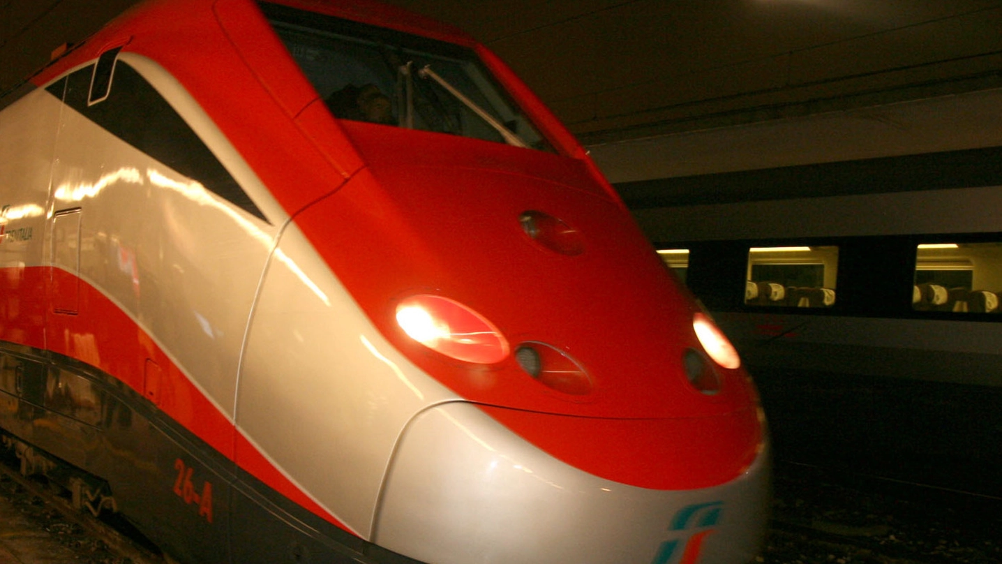Un treno ad alta velocità (foto d’archivio Schicchi)