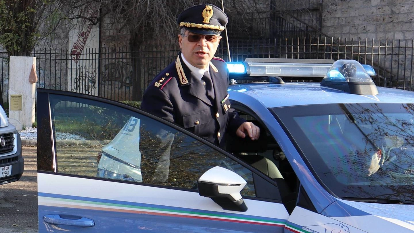 Il truffatore spezzino è stato identificato dalla Polizia di Lucca (foto d’archivio)