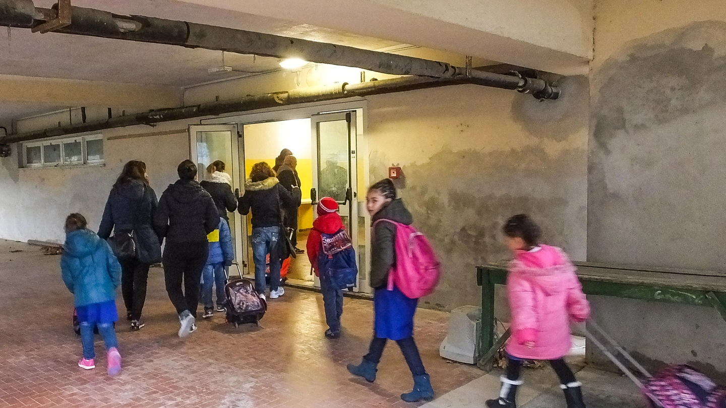 L'ingresso a scuola (foto di Marco Salvini)