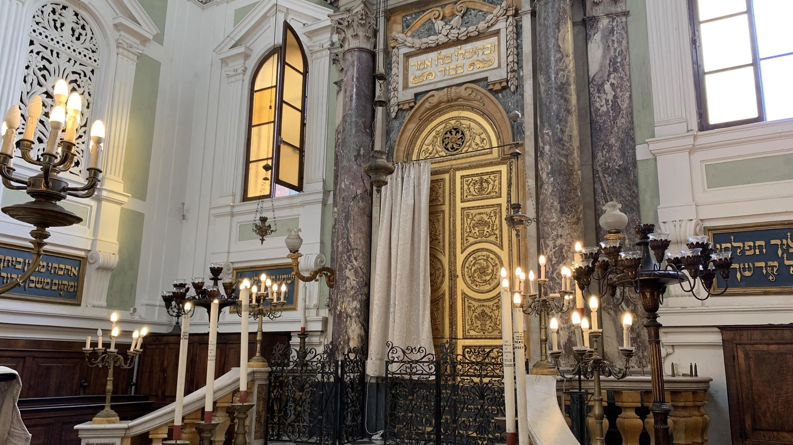 Lesioni nella Sinagoga di Siena: 300mila euro per il recupero, parte la campagna di raccolta fondi
Lesioni nella Sinagoga di Siena: 300mila euro per il recupero, parte la campagna di raccolta fondi