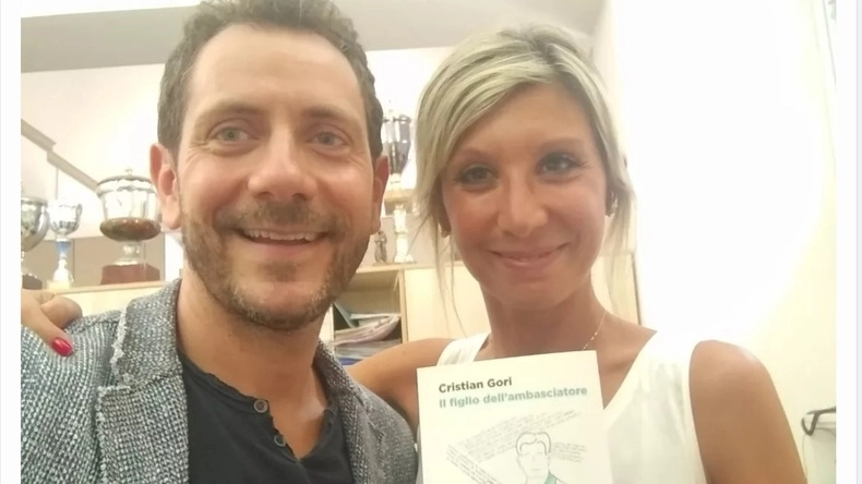 La foto con Diletta Bresci che Cristian Gori ha pubblicato sul proprio profilo social: la didascalia riporta un commento «sessista» rivolto a Rosy Bindi