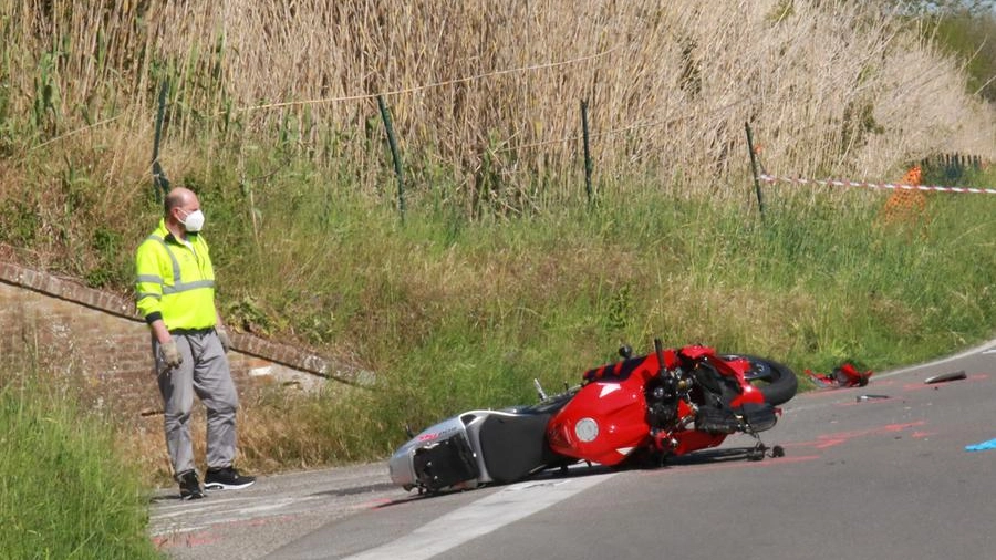 La moto di Sara Campinotti morta dopo l’impatto con un’auto