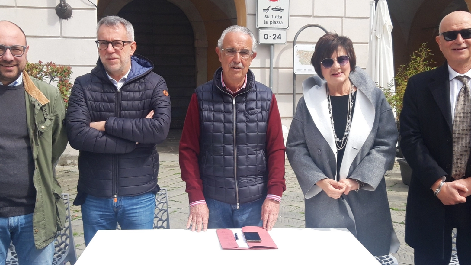 I sindaci della Val di Magra insieme a Guccinelli I sindaci della Val di Magra insieme a Guccinelli