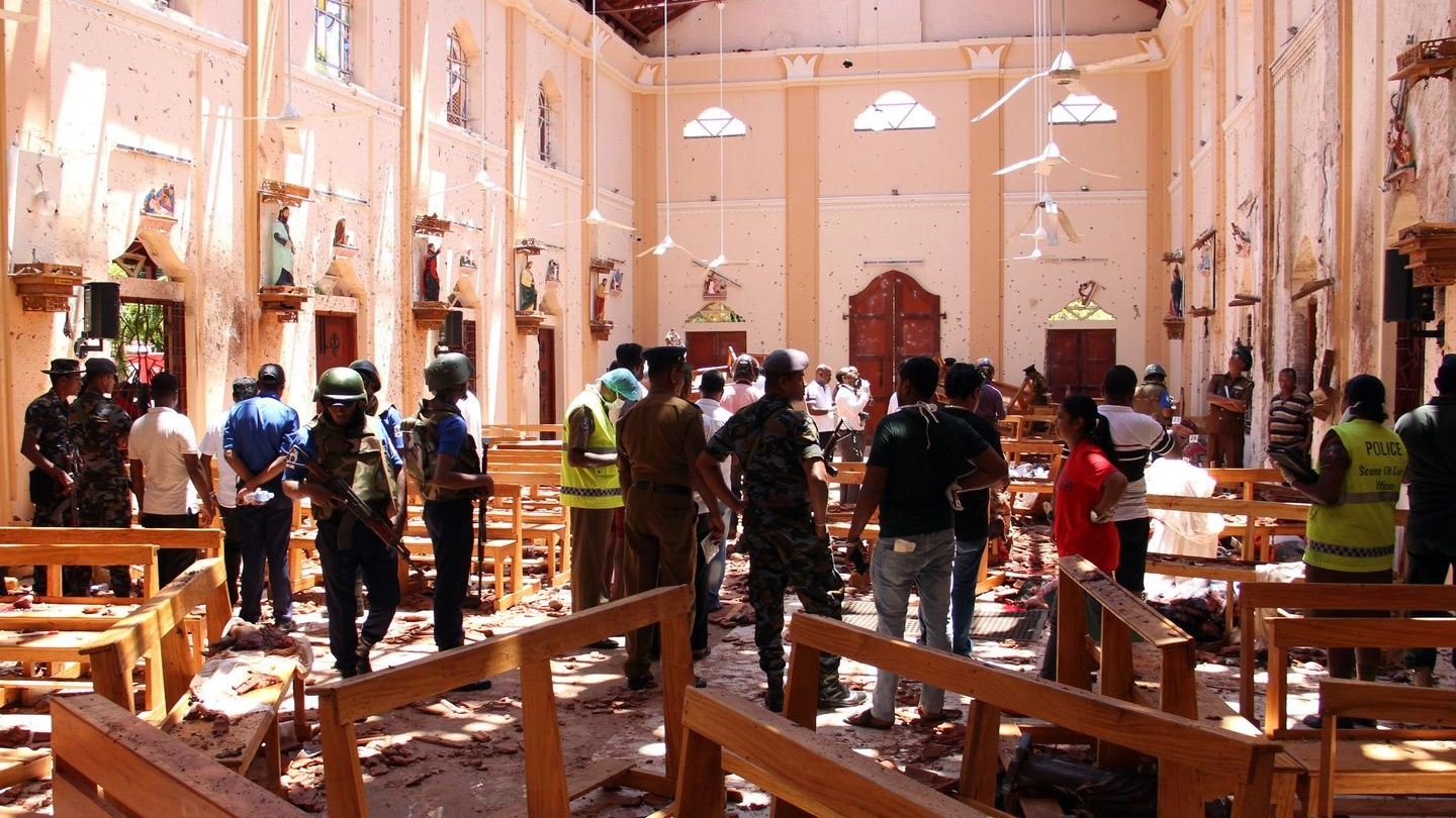 Sri Lanka, la chiesa di San Sebastiano a Negombo dopo l'esplosione (LaPresse)
