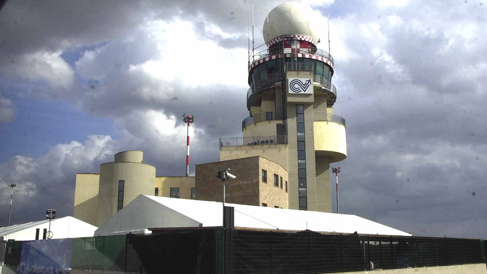 La torre di controllo dell'aeroporto di Firenze-Peretola La torre di controllo dell'aeroporto di Firenze-Peretola