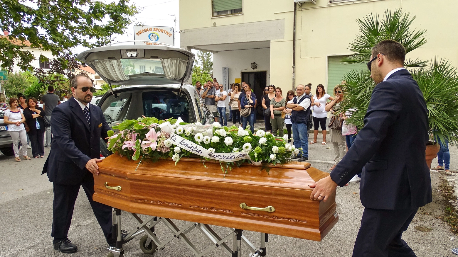 Il dolore dei famigliari di Daniela, la giovane mamma di Gioia Tauro morta a Nodica