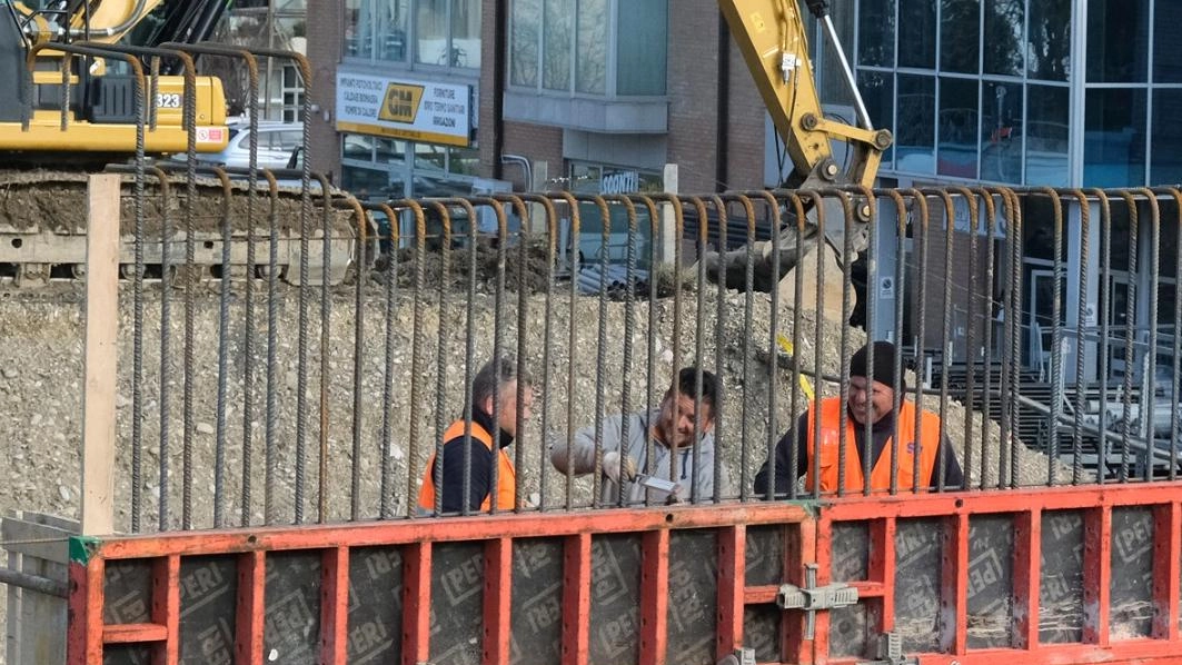 Il ponte sull’Arno riapre a dicembre. È il primo passo per la bretella A1 Il ponte sull’Arno riapre a dicembre. È il primo passo per la bretella A1