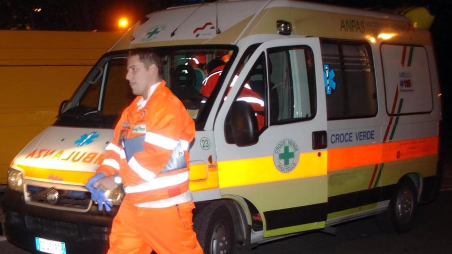Ambulanza in azione (Newpress)