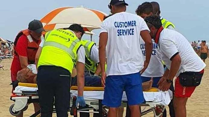 Uccisa da malore mentre passeggia a riva, muore donna di 89 anni Uccisa da malore mentre passeggia a riva, muore donna di 89 anni