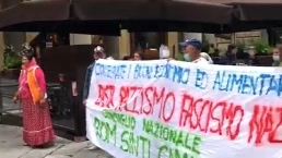 Lo striscione che guida il corteo