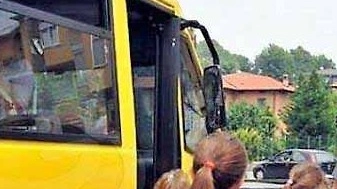 Per ragioni di sicurezza una bambina di 6 anni è stata iscritta  a Bottegone fuori stradario e così non ha diritto allo scuolabus