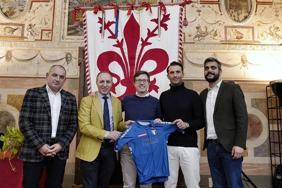 Da sx Metti, Dagnoni, Nardella, il ct Bennati e Guccione con il sindaco
