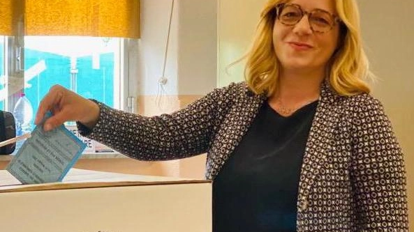 ’Giallo’ con protesta in una sezione "Questa scheda è già stata segnata" E chiede l’intervento degli agenti ’Giallo’ con protesta in una sezione "Questa scheda è già stata segnata" E chiede l’intervento degli agenti