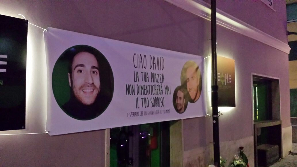 Iniziativa spontanea in piazza dell'Olmo a Terni dopo l'assurda uccisione di David Raggi