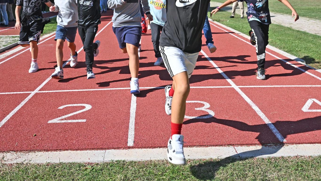 Scuola Media “Carducci“. Nuova vita per i campi sportivi