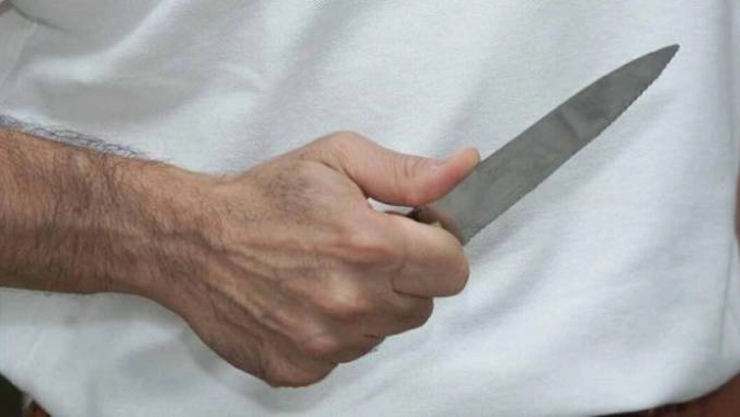 Minaccia col coltello (immagine di repertorio)