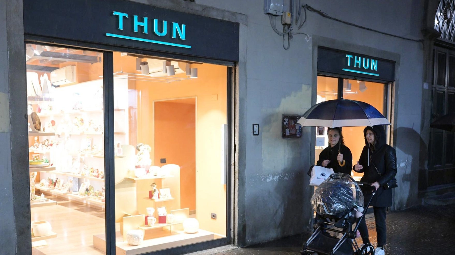 La “Thun“ chiude il negozio in Fillungo. Appello del sindacato alle istituzioni
