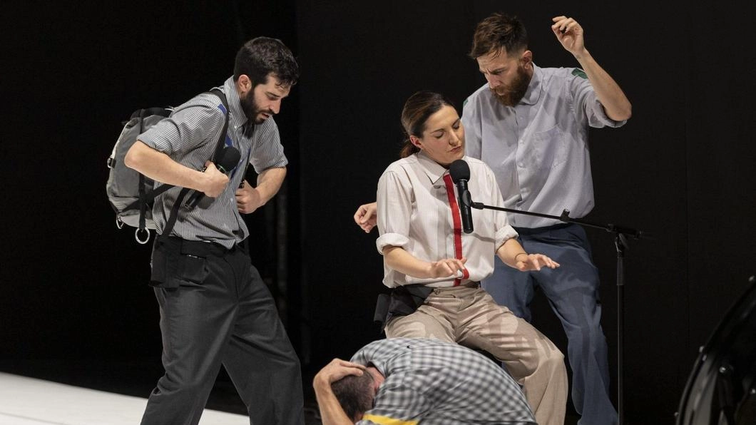 "L’Angelo della storia" al teatro Manzoni "L’Angelo della storia" al teatro Manzoni