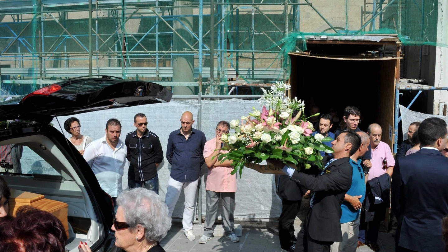 I funerali di Sara Lapi (Fotocronache Germogli)