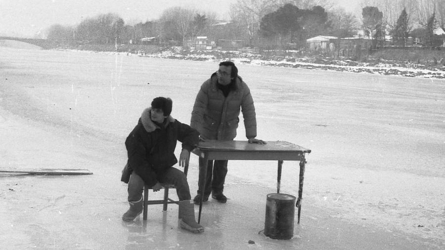 L'Arno ghiacciato nel 1985 (Archivio Storico New Press Photo)