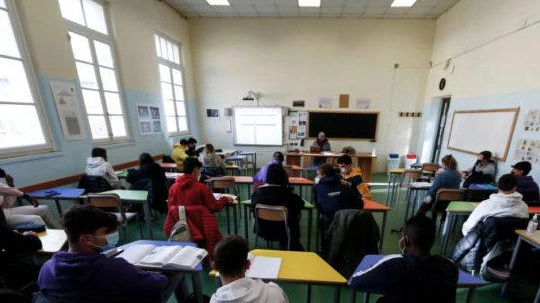 Bambini a scuola Bambini a scuola