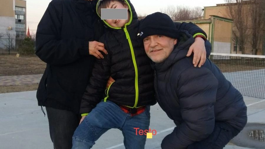 Marco e Maura Romei con Mirco, 12 anni, nei giorni trascorsi assieme in Ucraina