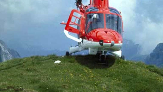 L’uomo è stato soccorso da un elicottero dotato di verricello