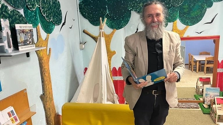 L'assessore Riccardo Buscemi nella scuola d'infanzia "Manzi"